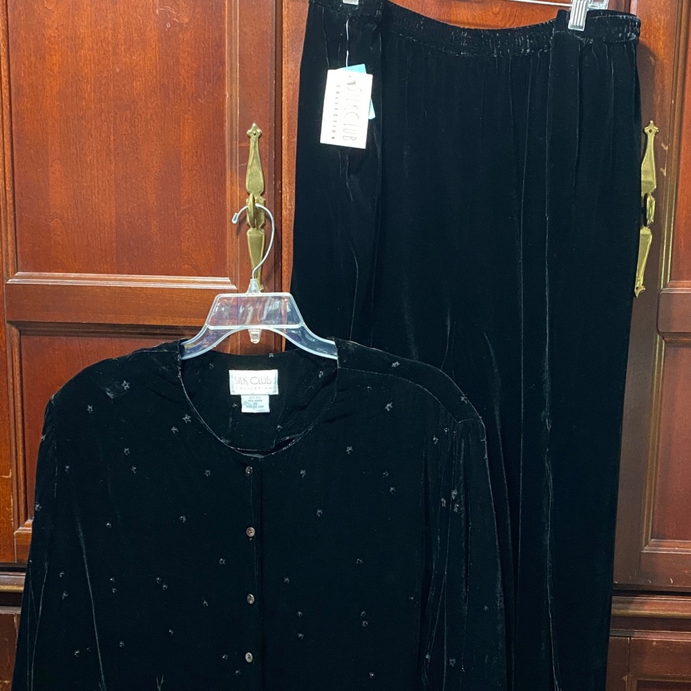 Silk Club Collection vintage Black Velvet size 3X Two-Piece pantsuit Set